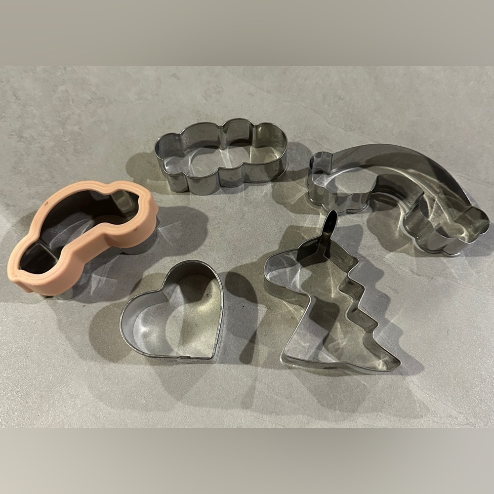 LOT of 5 Miscellaneous Metal Cookie Cutters
